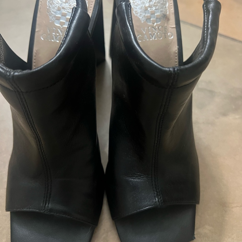 Vince Camuto Black Avangila heels Slip-On Design